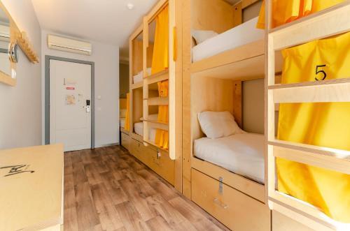 Foto de una habitación de Yes Lisbon Hostel