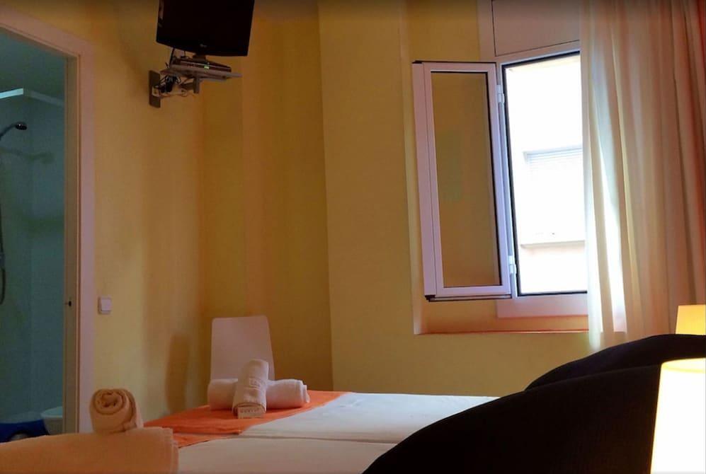 Foto general de Barcelona City North Hostal