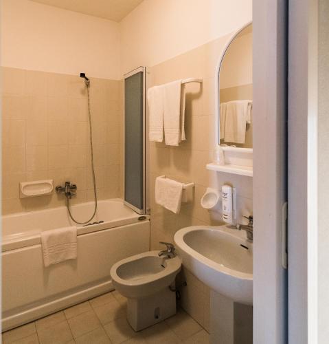 Foto del baño de Hotel Garden