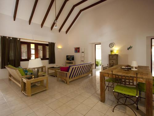 Room – Ocean View Villas