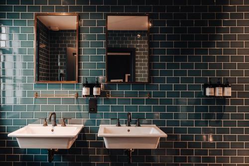 Bathroom – Cult Hotels The George Cheltenham