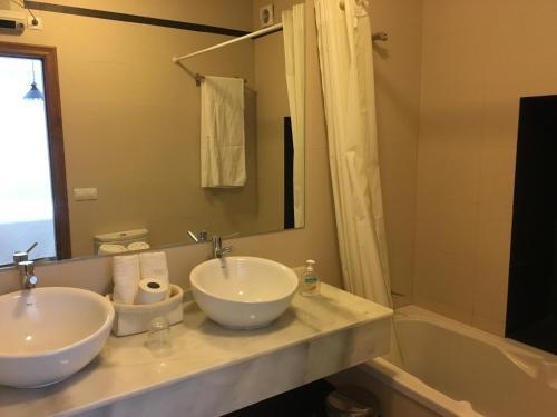 Bathroom – Casa Rural La Plazuela