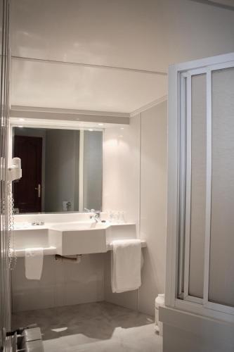 Foto del baño de Hotel As Camelias