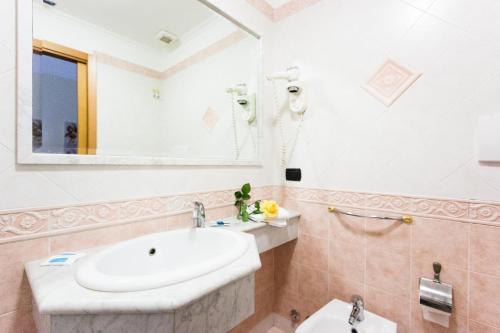 Foto del baño de Hotel Suite Caesar