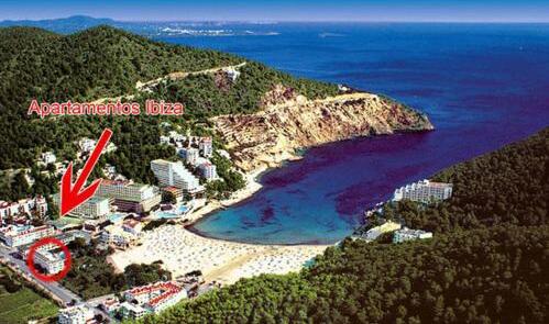 Foto del exterior de Apartamentos Cala Llonga Playa