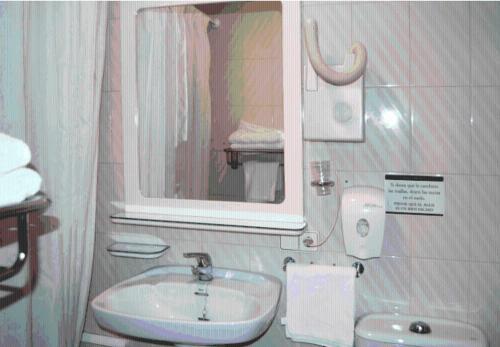 Bathroom – Hostal Arotza