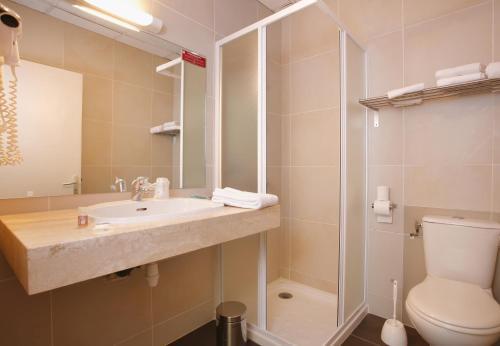 Bathroom – The Originals City, Hôtel Cartier, Quillan (Inter-Hotel)