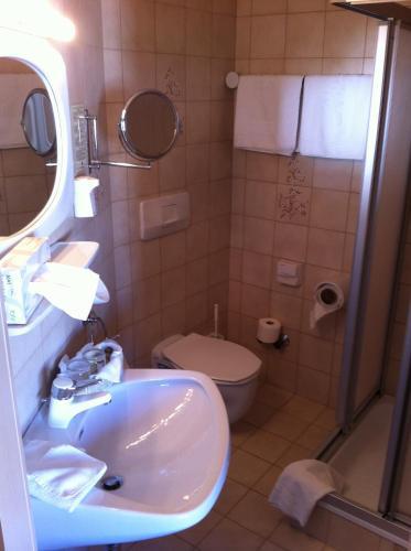 Bathroom – Wellness &amp;amp; Sporthotel Alpenhof