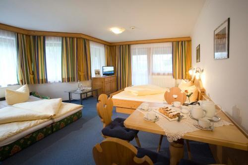 Room – Alpenhotel Tirolerhof