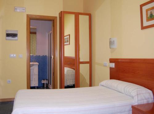 Foto de una habitación de Hostal Los Claveles