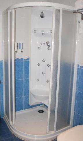Foto del baño de Hostal Los Claveles