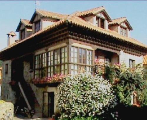Foto del exterior de Posada La Casona De Ucieda