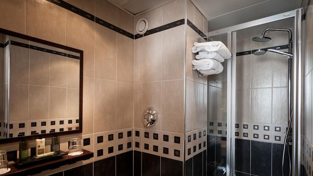 Bathroom – Hotel Abbatial Saint Germain