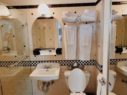 Foto del baño de The French Quarters