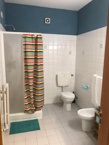 Bathroom – Litus Roma Hostel