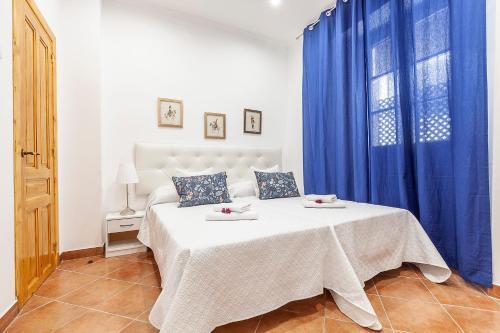 Foto de una habitación de CASA DE LA LUZ -Elegante Casco Antiguo 6-Hab-12PX