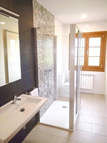 Foto del baño de Apartamentos Navalin