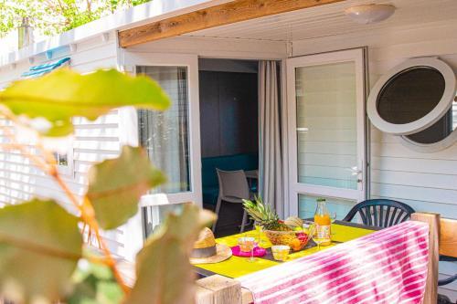 Foto de una habitación de Camping le Roucan West