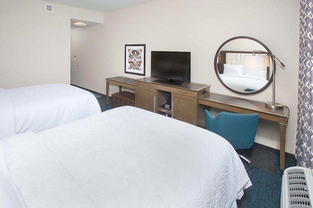 Foto de una habitación de Hotel Hampton Inn &amp;amp; Suites LAX El Segundo, CA