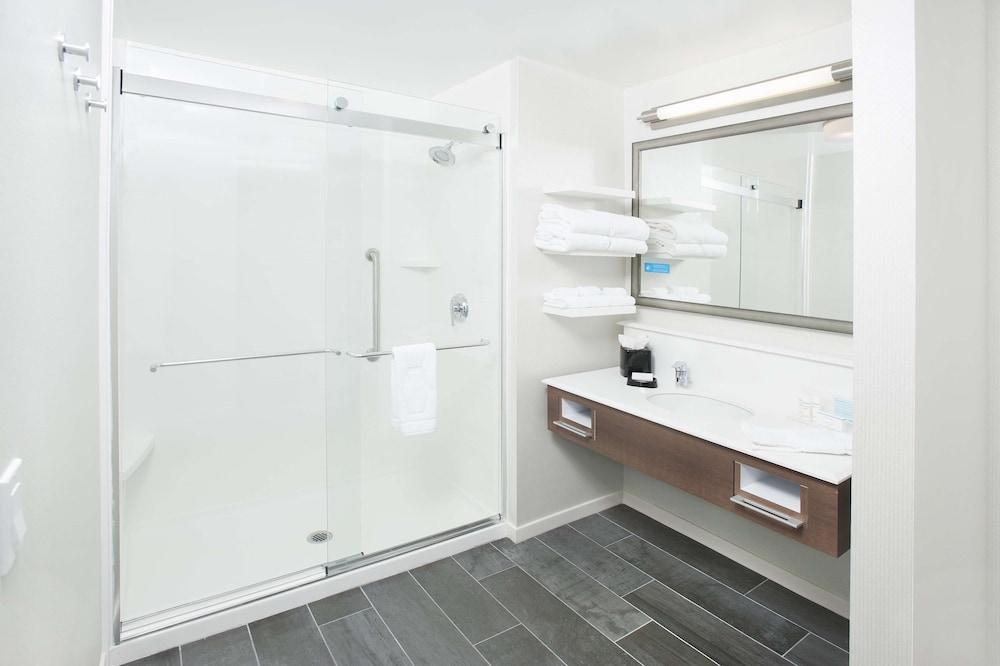 Foto del baño de Hotel Hampton Inn &amp;amp; Suites LAX El Segundo, CA