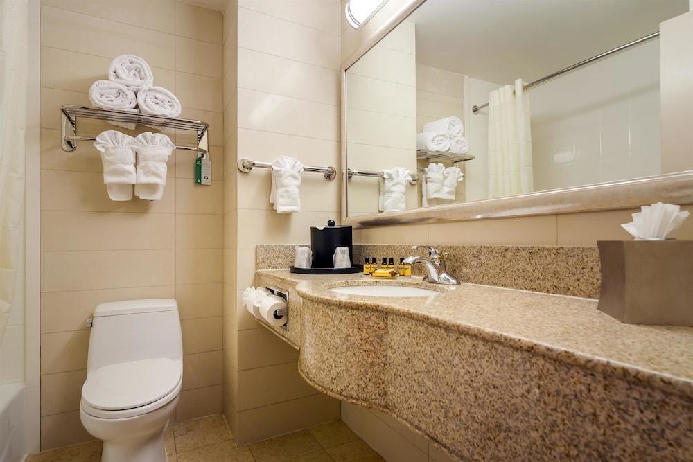 Foto del baño de Best Western Plus Plaza Hotel