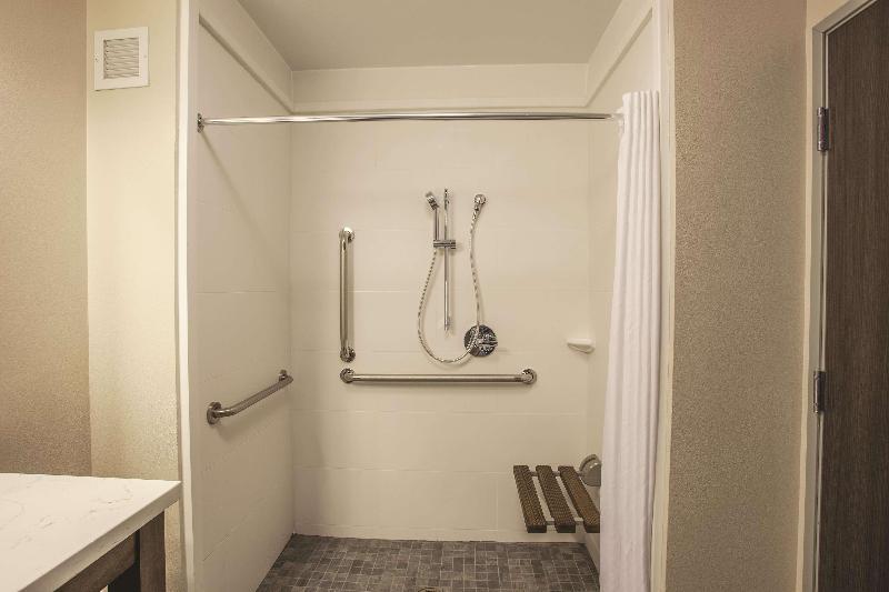 Foto de una habitación de Hotel La Quinta by Wyndham Morgan Hill-San Jose South