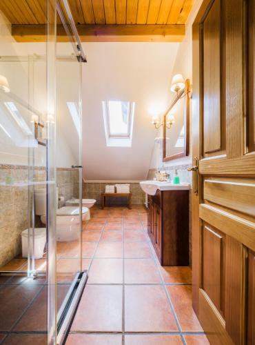 Foto del baño de Apartamentos Rurales L´Abiseu