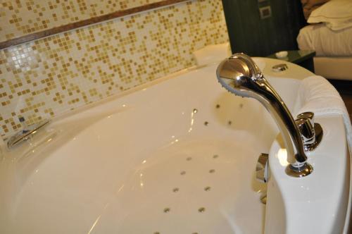 Bathroom – Hotel Motel 2
