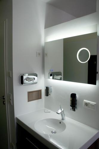 Foto del baño de Hotel - Restaurant Kastanienhof Lauingen