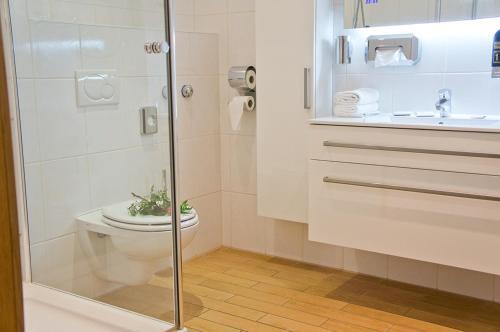 Foto del baño de Hotel - Restaurant Kastanienhof Lauingen