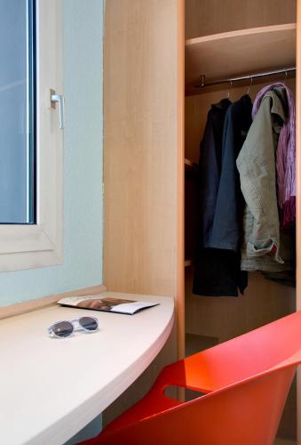 Foto del baño de B&amp;amp;B HOTEL Montluçon Centre