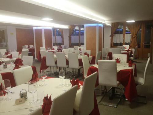 Foto de restauración de Aparthotel Jolly Resort &amp;amp; Spa