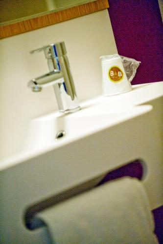 Foto del baño de B&amp;amp;B Hôtel Auray Carnac