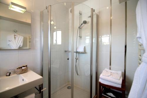 Foto del baño de Hôtel La Marine