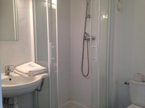 Foto del baño de Hotel ibis budget Redon