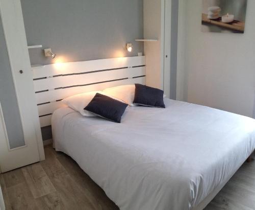 Room – Hotel Logis Les Cols Verts