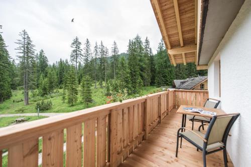 Foto de una habitación de Hotel Dolomitenhof &amp;amp; Chalet Alte Post