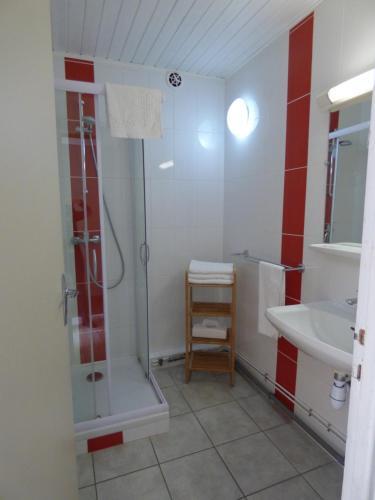 Foto del baño de Hotel Logis La Cremaillere