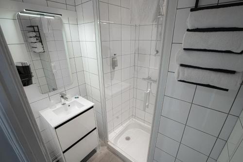 Bathroom – Hôtel Central