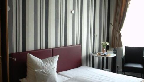 Room – Hotel Kronprinzen