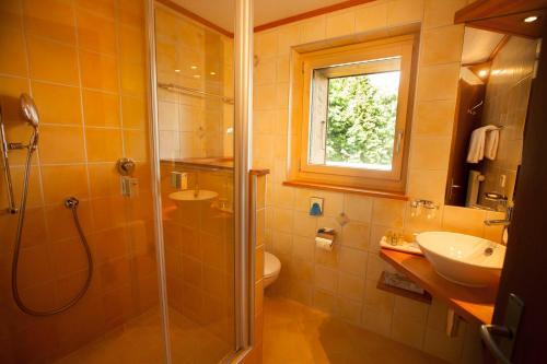 Bathroom – Hôtel Aux Mille Etoiles