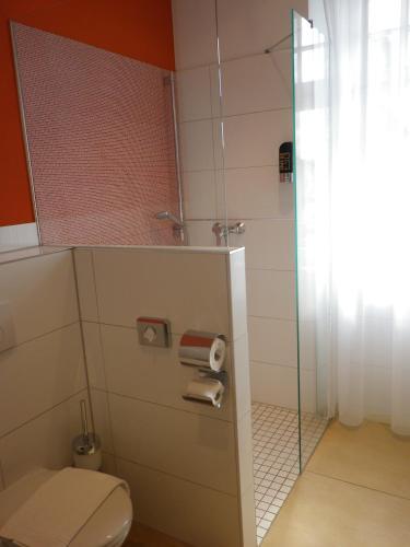 Foto del baño de Hotel Schwibbogen Görlitz