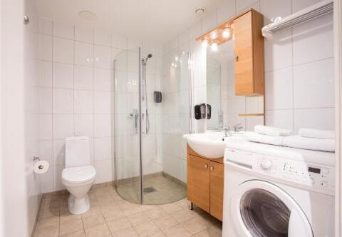 Bathroom – ApartDirect Hammarby Sjöstad
