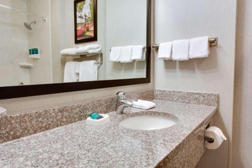 Bathroom – Hotel Drury Inn &amp;amp; Suites Middletown Franklin
