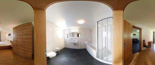 Bathroom – Apart Mountain Lodge Mayrhofen