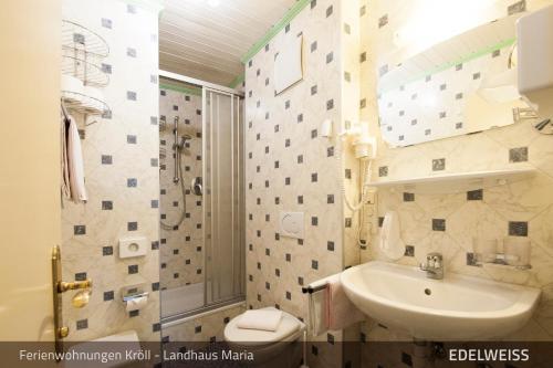 Bathroom – Ferienwohnungen Kröll - Appartements Viktoria und Landhaus Maria