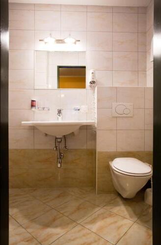 Bathroom – Cityhotel Schwarzer Bär Innsbruck
