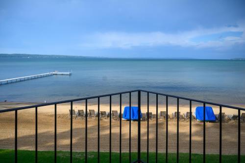 Room – Pointes North Beachfront Resort Hotel