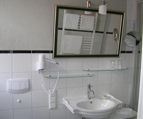Foto del baño de Hotel &amp;amp; Café KleinerGrünauer