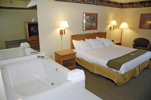 Room – Pellston Lodge Magnuson Hotel